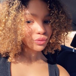 Meet your Posher, Maya